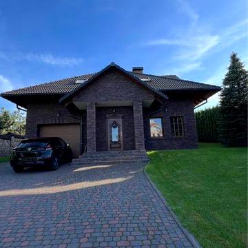 Добротний будиночок в Тинному