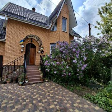 Продаж Будинок з бомбосховищем і власним виходом до річки