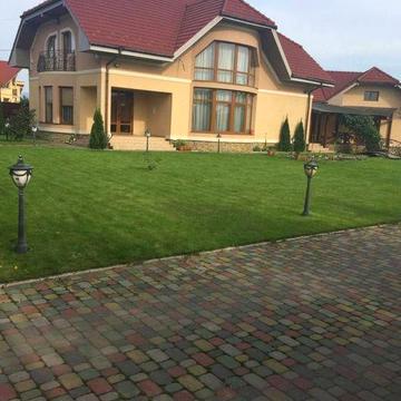 Продаж просторого будинку з басейном!