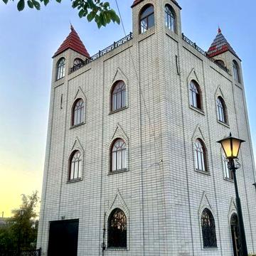 Продам 3-поверховий будинок, 10 соток