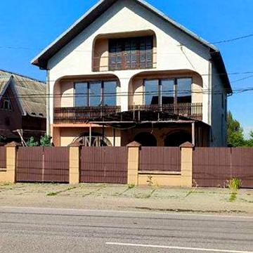 Продається будинок в смт Вілок з магазином