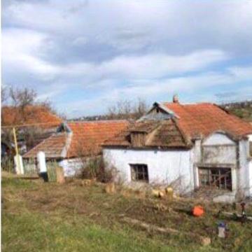 Будинок з територією