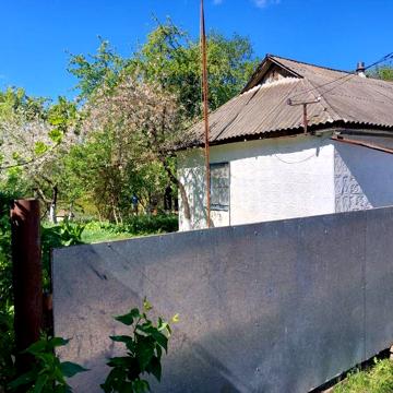 Житловий будинок на 37 сот. землі у центрі с. Нападівка Вінницької обл