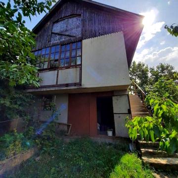 Продам дачну ділянку з цегляним садовим будинком