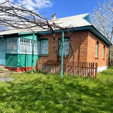 Будинок на березі річки Південий Буг