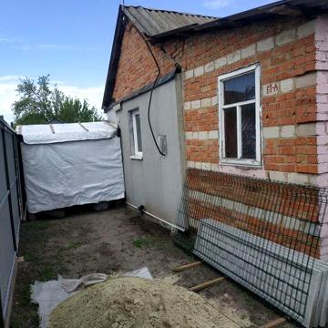 Дом. Пять минут от троллейбуса жилая дача.