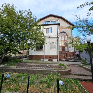 Закарпатська вул., 12