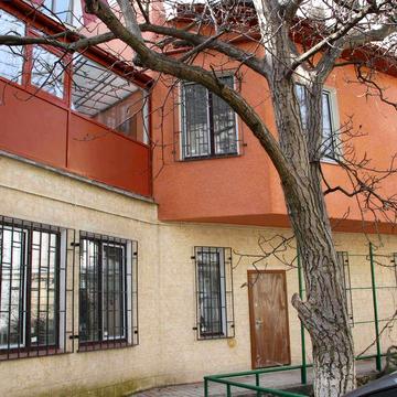 Продам двухэтажную квартиру возле моря на Ясной