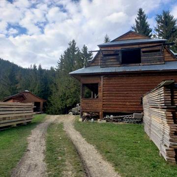 Будинок високо в горах