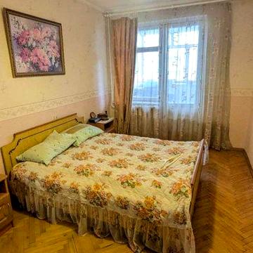 Бровари, Бульвар Незалежності 9-А, поруч Героїв України, парк Перемоги