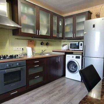 Сдам 3к квартиру  80м2 вперые! Метро Университет