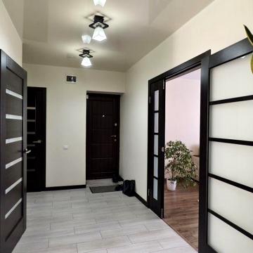 Трикімнатна квартира (80 м2) з ремонтом