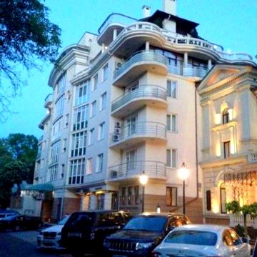 Сдам квартиру в ЖК Аркада. Ул Уютная. Музкомедии. 110 м2, 2 спальни