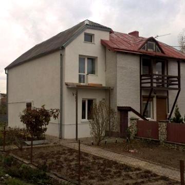 1/2 будинку поблизу центру від власника