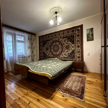 Небесної Сотні просп. (Маршала Жукова), 28