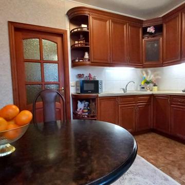 Автозаводська вул., 63