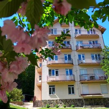 Ціну знижено! Продаємо 2к квартири курорт Поляна Сонячне Закарпаття