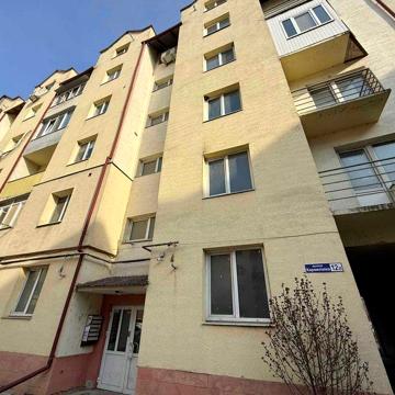 Продаж квартири поряд з центром. Можливе перепланування на 2 квартири!