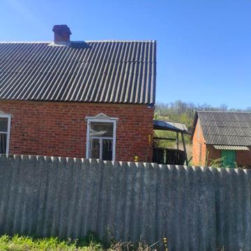 Продам будинок на березі озера.