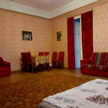 Продаж 2К квартири вулиця Хрещатик 15