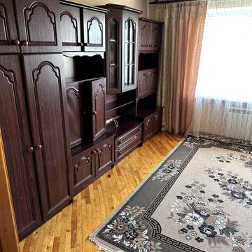 Здається 3 х кімнатна квартира