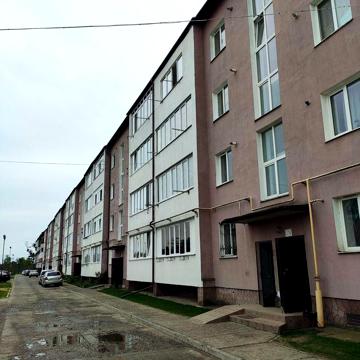 Продається 3-х кімнатна квартира 80м2, перший поверх, є балкон