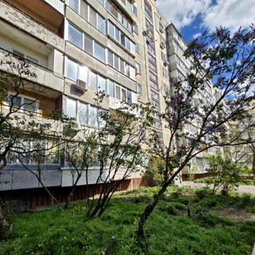 Академіка Булаховського вул., 30-А