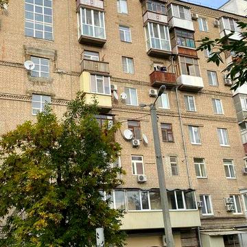 Продаю 3к квартиру на Защитников Украины
