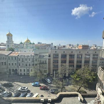 Михайла Грушевського вул. (Карла Лібкнехта), 1