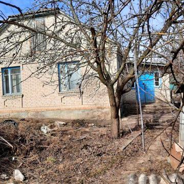 Продам будинок в селищі Ружин Житомирської області.