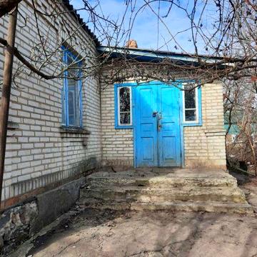 Продам будинок в селищі Ружин Житомирської області.