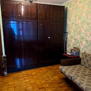 Продається недорого велика трикімнатна квартира метро Харківська