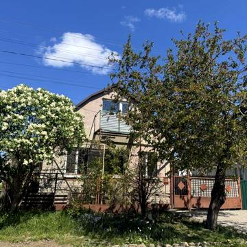 Житловий будинок із зручним розташуванням
