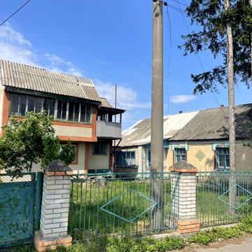 Будинок + будинок з ділянкою 35 соток. Володарка
