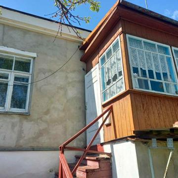 Квартира з земельною ділянкою.