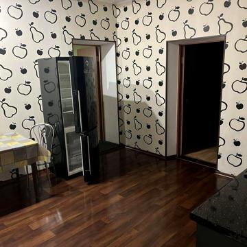Оренда квартири на землі в центрі з паркомісцем