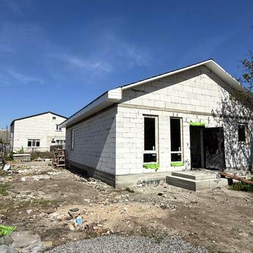 Продаж будинку 100 кв.метрів права сторона ( газ,світло, вода)