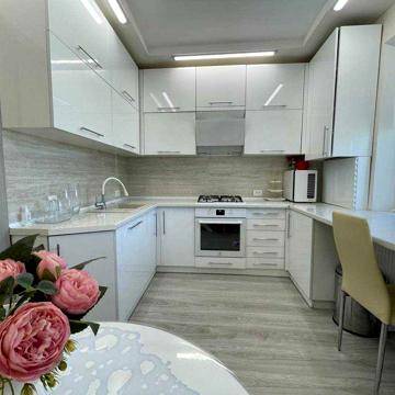 Шикарна 3-х кімнатна квартира, 74кв.м, з меблями та технікою, Попова