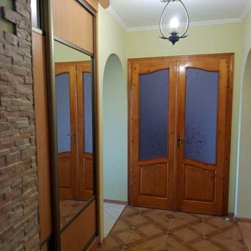 Продам квартиру у селищі Отинія