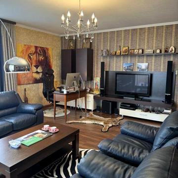 Продам квартиру 90 м2 на улице Рабочей/Уральской