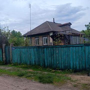 Будинок та земельна ділянка