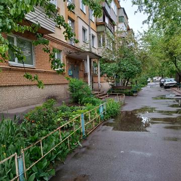 Поліська вул., 16