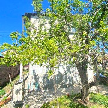 Продаж невеличкого будинка  з земельною ділянкою біля пруда, Лідне