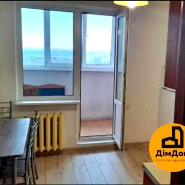 Продається 1 кімн. квартира, вул. Ващенка 1, м. Осокорки