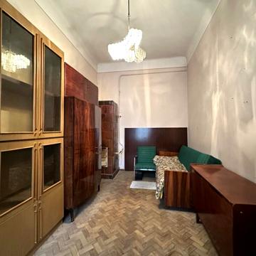 Театральна вул., 23