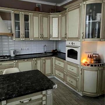 Богдана Хмельницького вул., 60