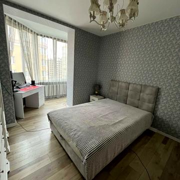 Академіка Амосова вул., 63