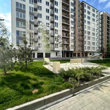 Співдружності вул., 8