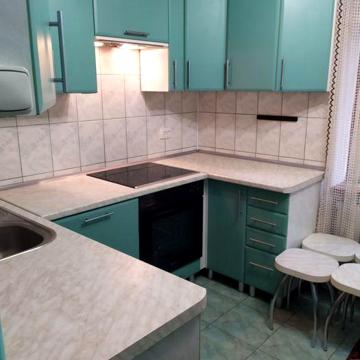 Сдам трехкомнатную квартиру с гаражом..