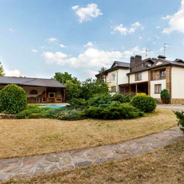 Продаж будинку 300 м2 в елітному районі с.Новоселівка